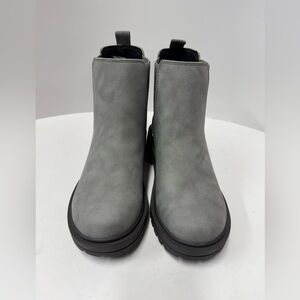 Soda Women’s Ankle Bootie, Grey Nubuck, size 5.5 - lightly used